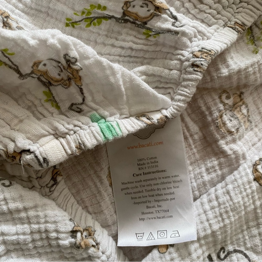 2 Crib Sheets: Happy Monkey Print. Muslin. White and brown, unisex. - Picture 5 of 6